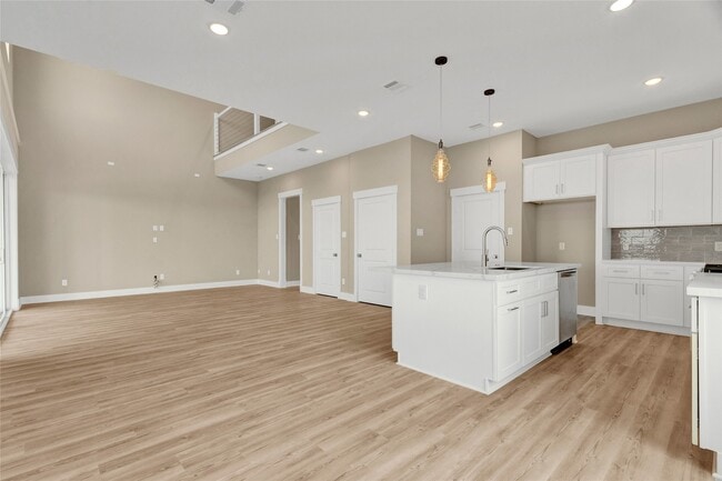 Building Photo - 28 Cmdr. Runco Ln