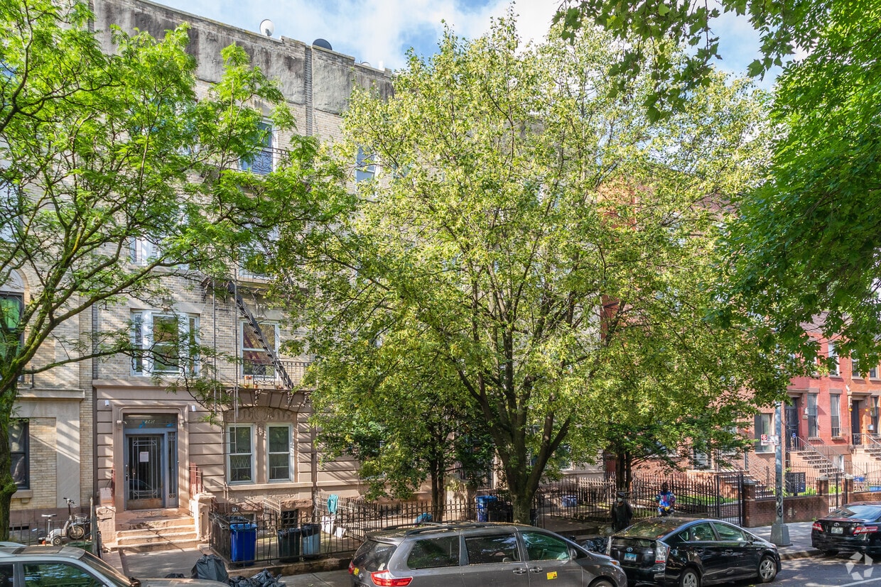 Building Photo - 1338 Bergen St
