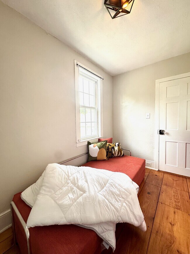 Foto del edificio - 567 Spring Mills Rd