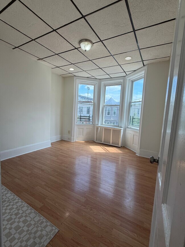 Foto del edificio - 2305 Kerrigan Ave