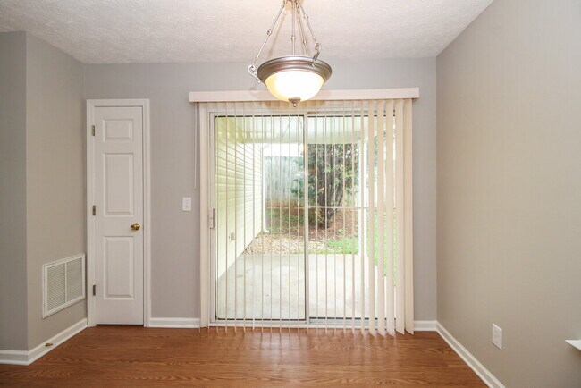 Building Photo - 103 Oak Grove Pl
