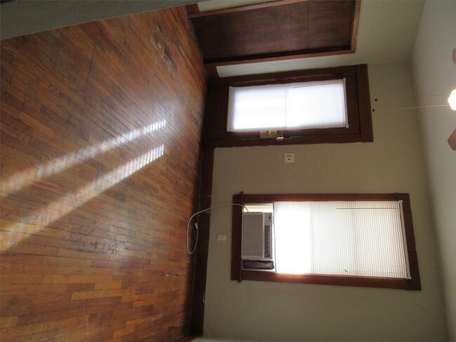 Building Photo - 154 N. Tenth