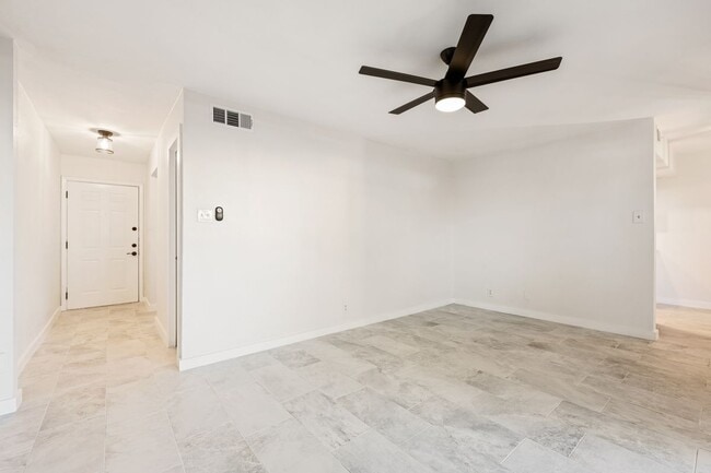 Building Photo - 2600 Penny Ln