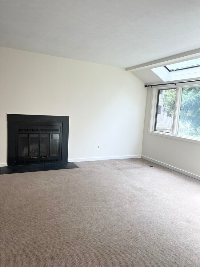 Building Photo - 45 Whitney Glen Dr