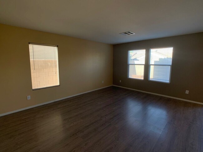 Foto del edificio - Upgraded 3 bedroom home with loft and den....