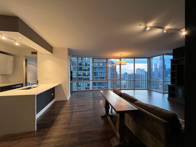 Building Photo - 1201 S Prairie Ave