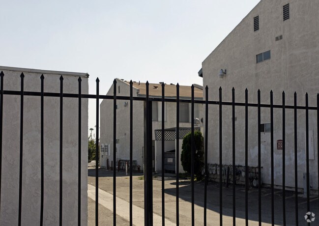 Building Photo - 8939 Mango Ave