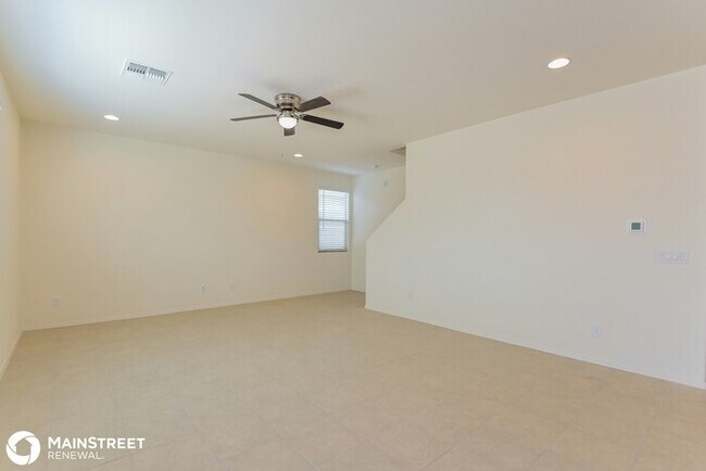 Foto del edificio - 12716 N Watkins Ave