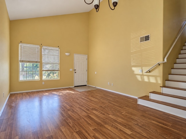 Building Photo - 635 Hillhaven Dr