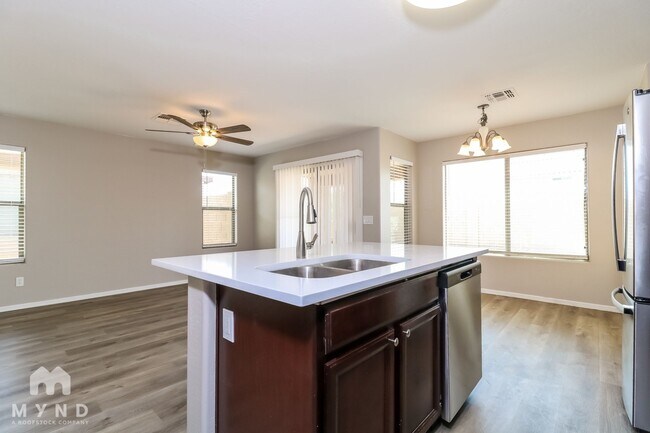 Foto del edificio - 25797 W Winslow Ave