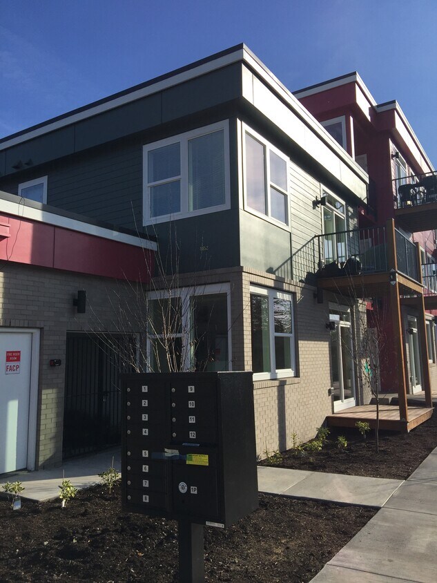 8852 SE Ellis St Unit 6, Portland, OR 97266 Apartments in Portland