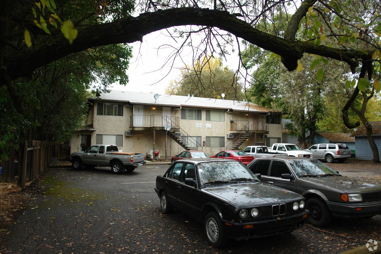 Foto del edificio - 614 W 8th St