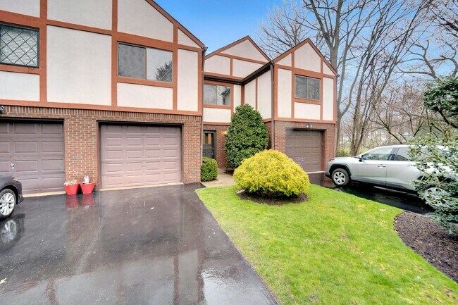 Building Photo - 57 Linwood Ave