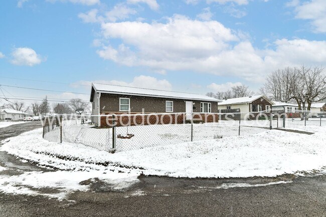 Foto del edificio - Charming 3-Bed Bungalow: Your Perfect Retr...