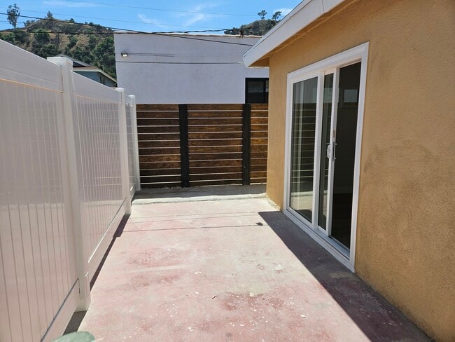 Building Photo - 2314 Elmgrove St