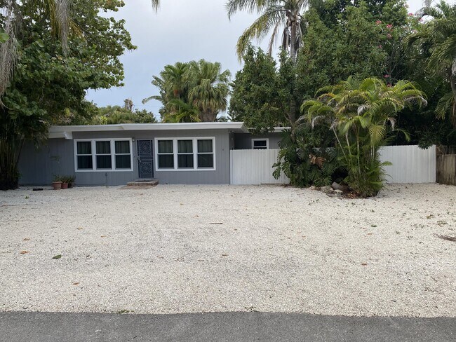Building Photo - 5967 SW 58th Terrace