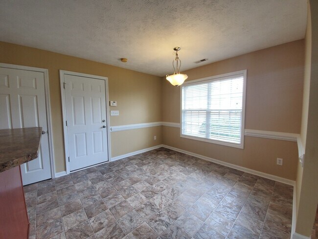 Foto del edificio - 102 Kennedy Dr