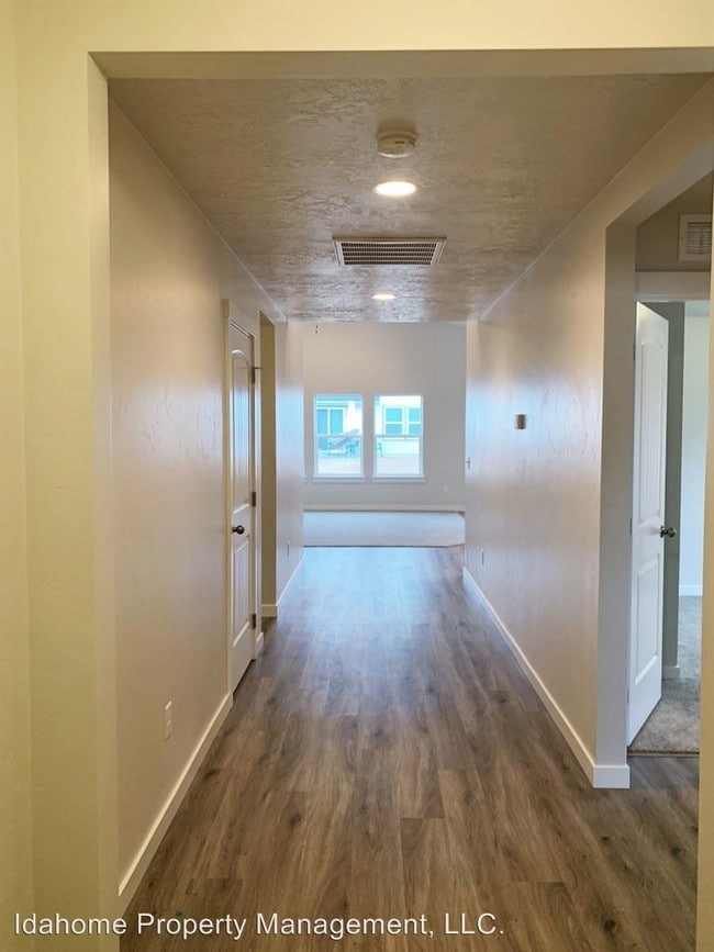 Foto del edificio - 3 br, 2 bath House - 4222 N Price Ave