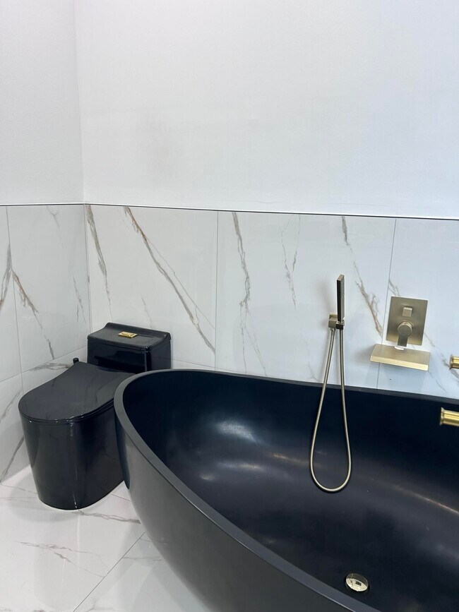 Building Photo - 3158 SW Martin St