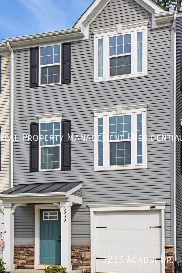 Building Photo - 3233 Acadia Dr