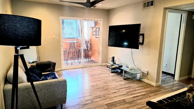 Building Photo - 4410 N Longview Ave