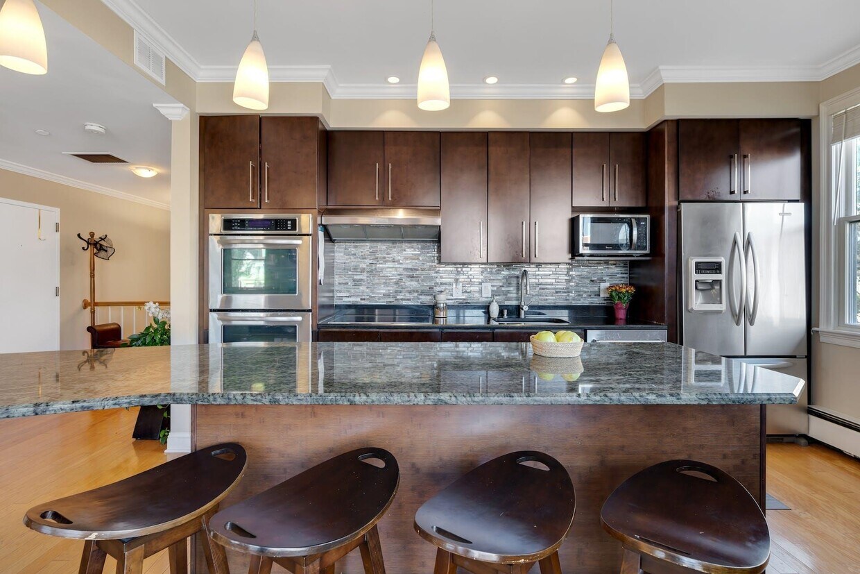Primary Photo - 205 Shearwater Ct W