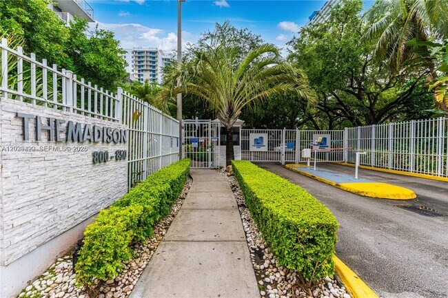 Building Photo - 800 N Miami Ave