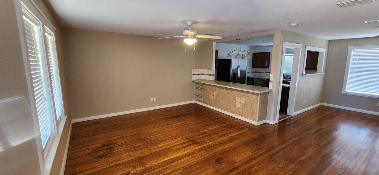 1809 Tiger Ln, Floresville, TX 78114 House Rental in Floresville, TX