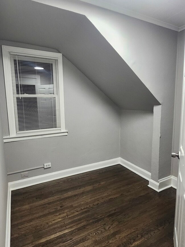 Foto del edificio - 3019 E 80th St