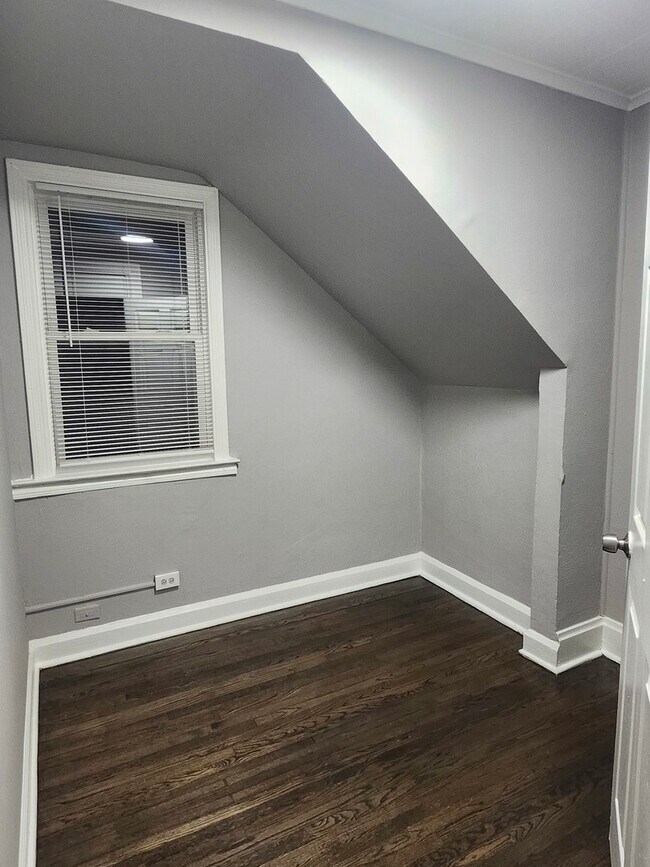 Building Photo - 3019 E 80th St