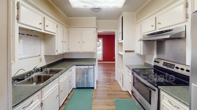 Photo - 2309 Oxford St House