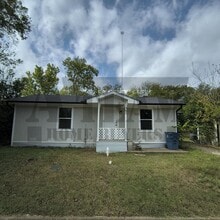 Building Photo - 305 N Wilson St
