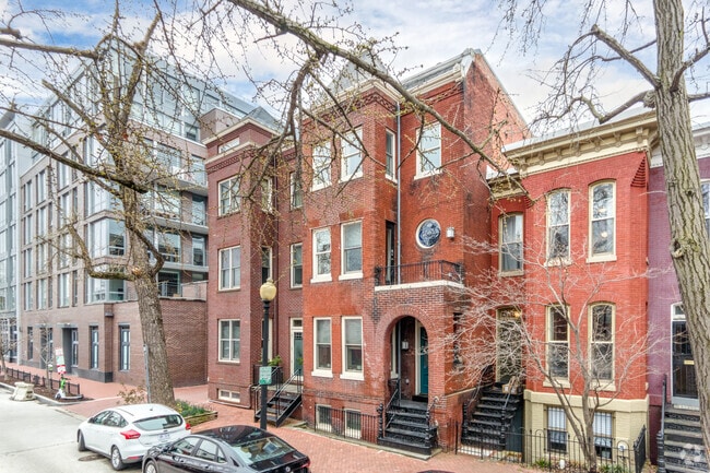 Building Photo - 1402-1404 Swann St NW