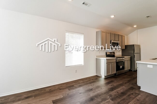 Foto del edificio - 185 Sarah Alyse Ln