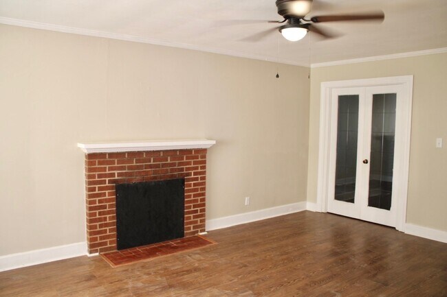 Building Photo - 692 Brookdale Dr