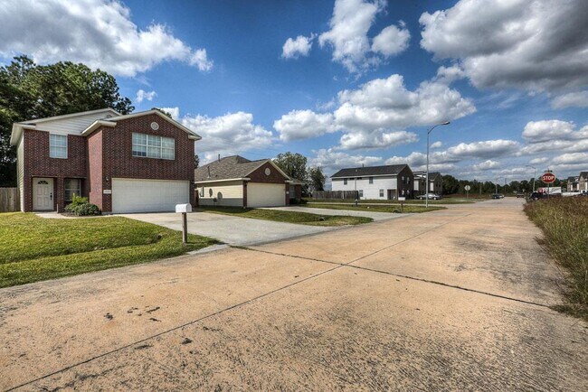 Building Photo - 10626 Pine Landing Dr