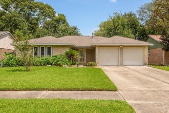 Building Photo - 310 Knoll Forest Dr