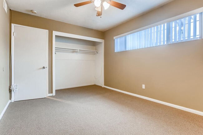 Building Photo - 10 Rawhide Ln