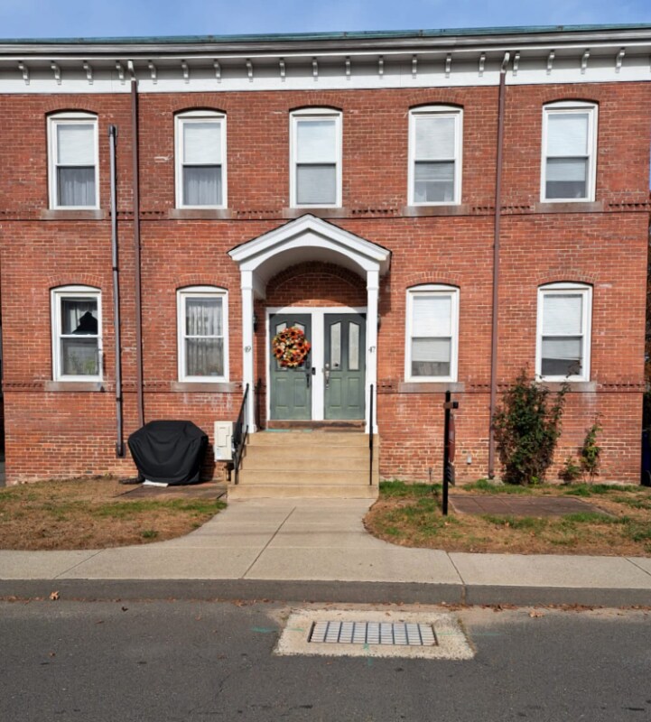 47 Grove St, Windsor Locks, CT 06096 Condo for Rent in Windsor Locks