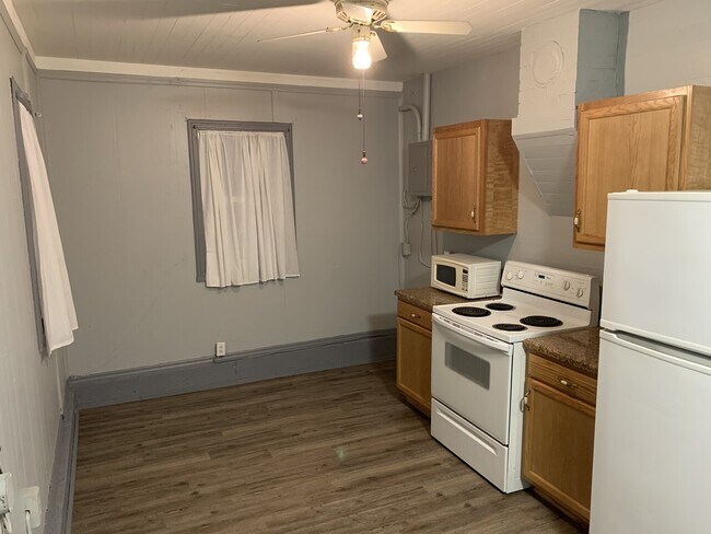 Building Photo - Apartment 09