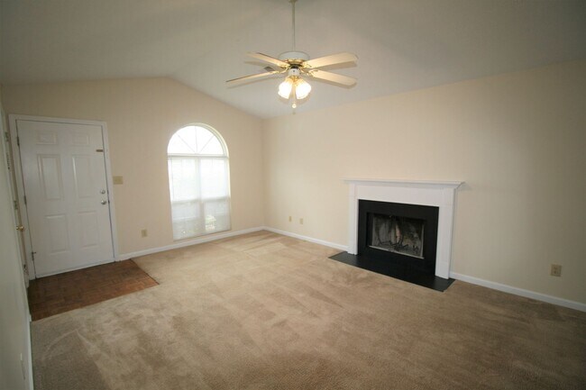 Building Photo - Woodhill ranch 2 bed, 2 bath, and garage 2...