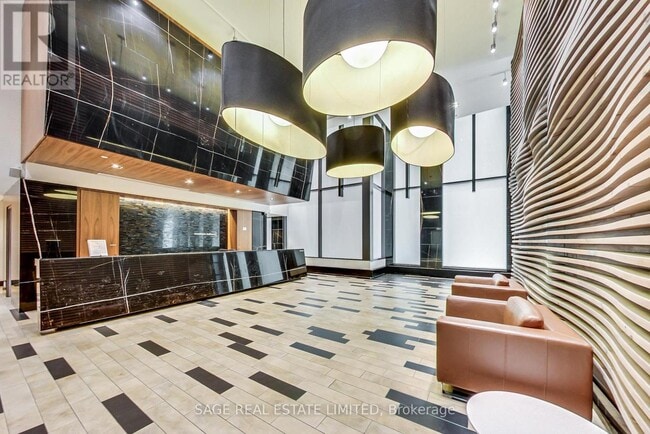Building Photo - 111 Bathurst St