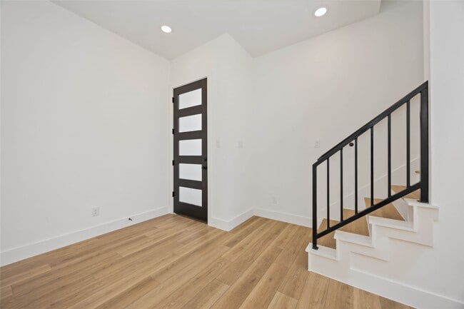 Foto del edificio - 1466 Ferguson Way