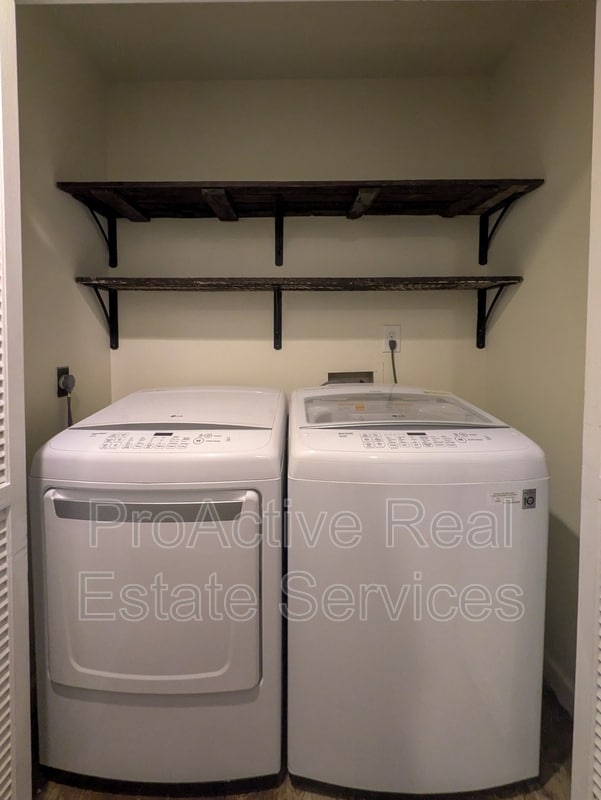 Building Photo - 1014 Colonial Ave