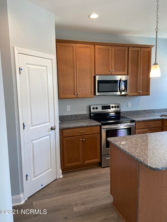 Foto del edificio - 4612 Runaway Bay Ln