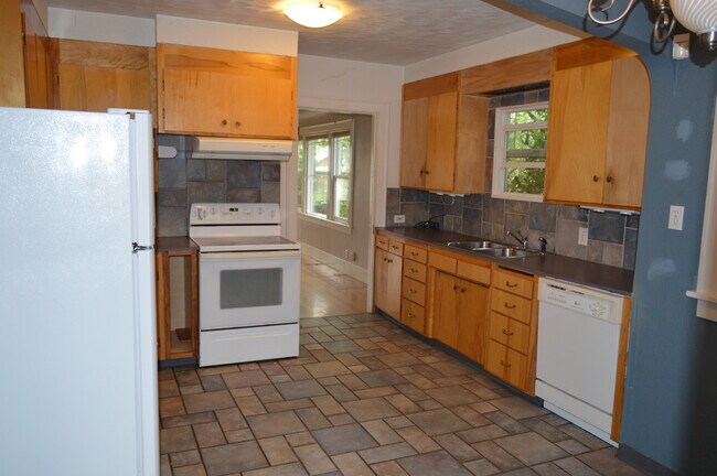 Building Photo - Spacious 2 bedroom in Tacoma
