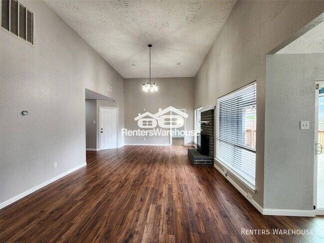 Foto del edificio - 2118 Creston Dr