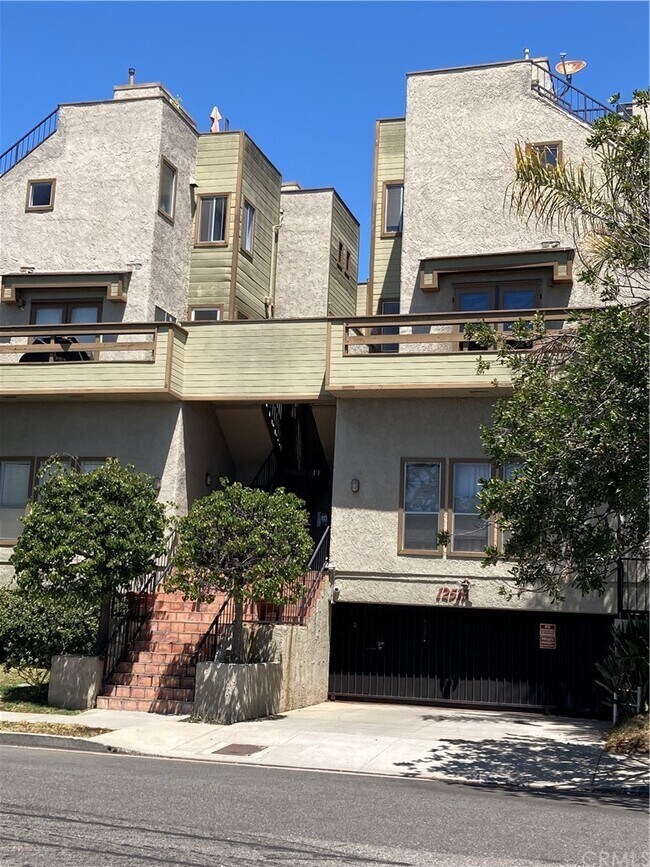 Building Photo - 12515 Pacific Ave