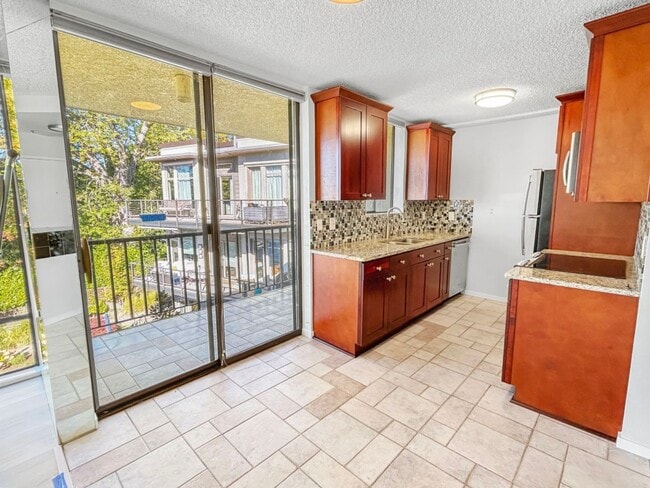 Building Photo - 1Bd/1Ba Kirkland Condo