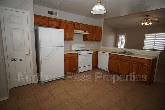 Building Photo - 1417 Desierto Rico Ave